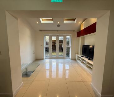 5 bedroom townhouse to rent - Photo 2