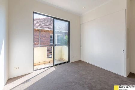 Modern split level 3 Bedroom Town house - Photo 2