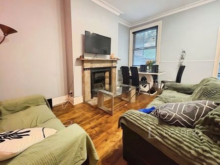 5 bedroom house to rent Albion Road, Manchester, M14 - Photo 4