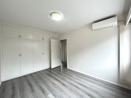 Immaculate Two Bedroom Ground Floor Apartment - Photo 4