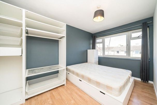 4 bedroom flat to rent - Photo 1