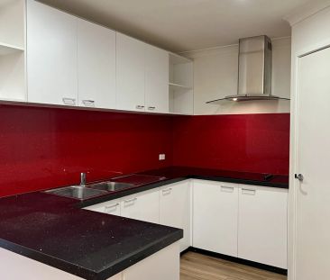 Spacious 2 bedroom unit in prime South Bunbury location. - Photo 6