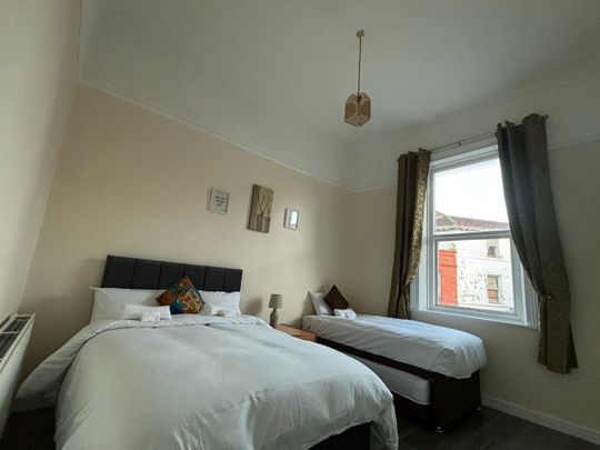 2 Bed Flat, Merseyside, CH41 - Photo 1