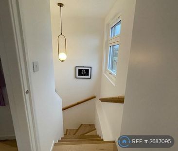 3 bedroom semi-detached house to rent - Photo 3