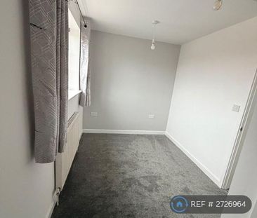 2 bedroom end of terrace house to rent - Photo 2