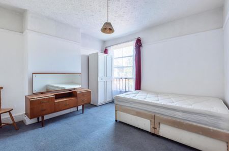 1 bedroom in a house share to rent - Photo 3