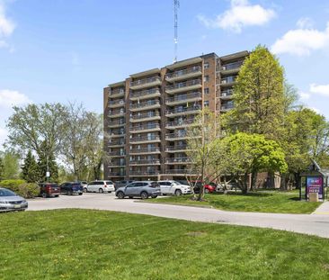 Regal Tower Apartments - Photo 3