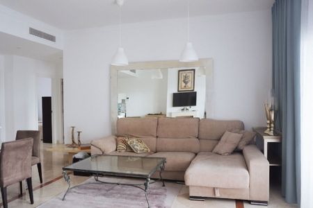 5 Bedroom Apartment For Rent in El Paraiso, Málaga - Photo 2