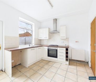 2 bedroom end of terrace house to rent - Photo 3