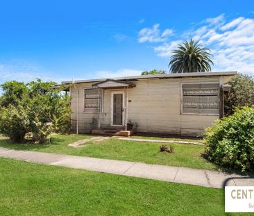 Original 3 Bedroom Home on Large Block - Photo 6
