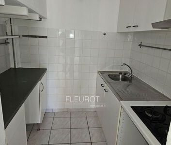 Location Appartement 1 pièce 27m² LA CIOTAT 13600 - Photo 4
