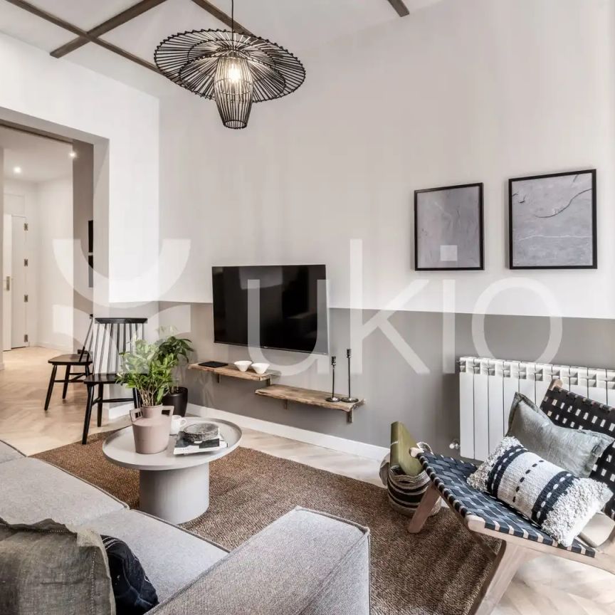 Apartamento de alquiler en Calle de San Andrés, Universidad - Malasaña - Photo 1