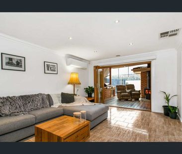 Perfect location in Endeavour Hills! - Photo 1