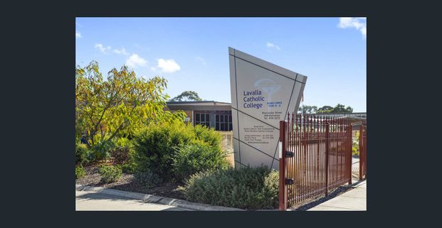 Delightful 3 Bedroom Home - Photo 1