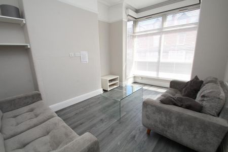 4 bedroom terraced house to rent - Photo 3