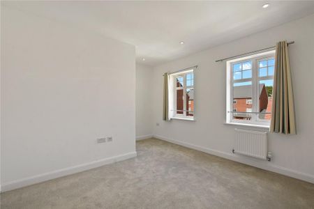 4 bedroom semi-detached house to rent - Photo 5