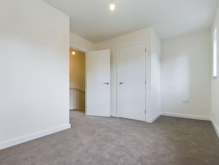 2 bedroom end of terrace house to rent - Photo 2