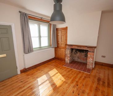 3 bedroom character property to rent - Photo 1