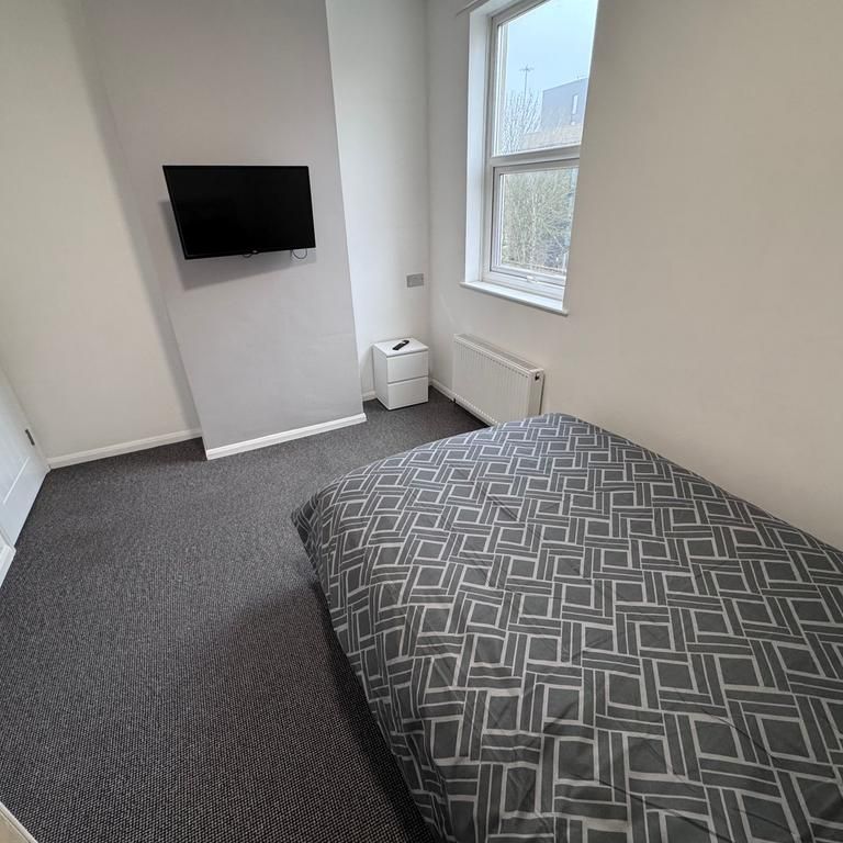 1 bedroom in a house share to rent - Photo 1