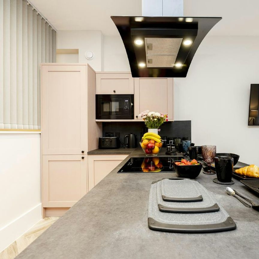 Flat to rent on - Photo 1