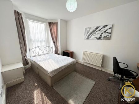 4 bedroom terraced house to rent - Photo 3