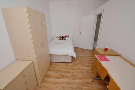 Bed Standish Road, Fallowfield, Manchester, M14 - Photo 2