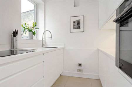 High specification studio suite in an excellent location. - Photo 2