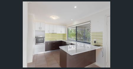 4-Bedroom Home in Prime Location - Walk to Gympie CBD - Photo 2