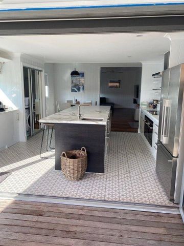 Furnished Luxury Waterfront Queenslander cottage on the Gold Coast | Short Term Rental - Photo 5