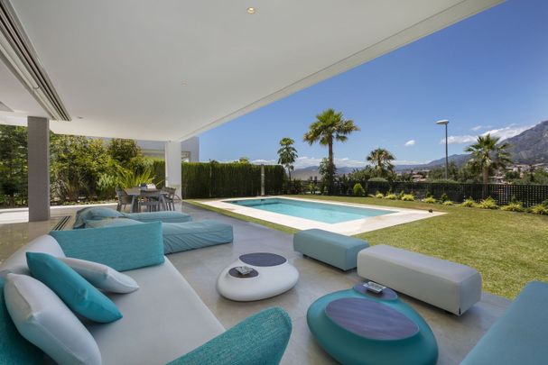 Detached Villa in Marbella - Photo 1