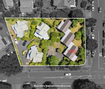 Character 1 bedroom townhouse - Photo 2