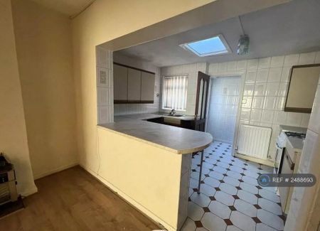 2 bedroom terraced house to rent - Photo 4