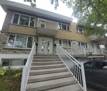 Logement lumineux de deux chambres, offert entièrement meublé avec ... - Photo 6