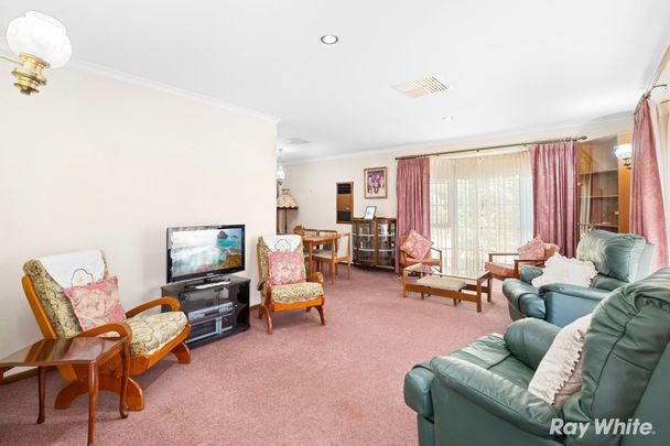 Well Maintained Family Home! - Photo 1