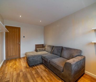 3 bedroom end of terrace house to rent - Photo 4