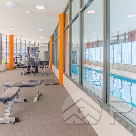 Large Two Bed Room with Swimming pool& Gym!! - Photo 4