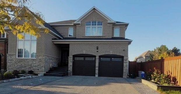 For Lease - 176 Alfred Smith Way, Newmarket, Ontario - Photo 1