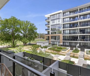 Contemporary Two-Bedroom Apartment with Exceptional Views - Photo 6