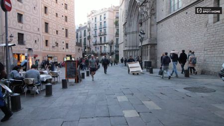 Room in a shared 4-bedroom apartment for rent in Sant Pere Santa Caterina i la Ribera - Photo 2