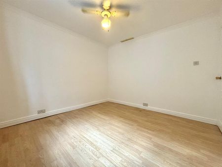 Bourn Avenue, Hillingdon, UB8 - Photo 3