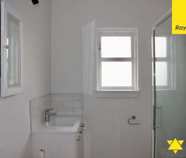 Discover your new home in the heart of Mount Roskill, Auckland! - Photo 6