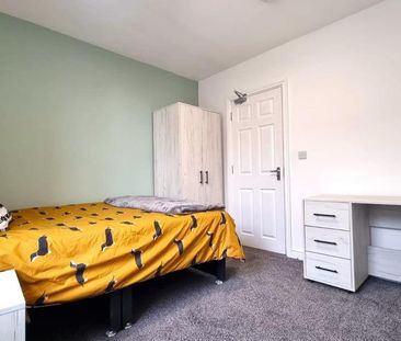 4 bedroom private hall to rent - Photo 1