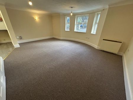 2 bedroom ground floor flat to rent - Photo 3