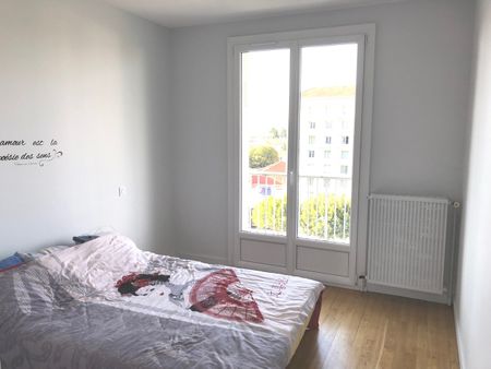 Location Appartement 3 pièces 61m² ROMANS SUR ISERE 26100 - Photo 2