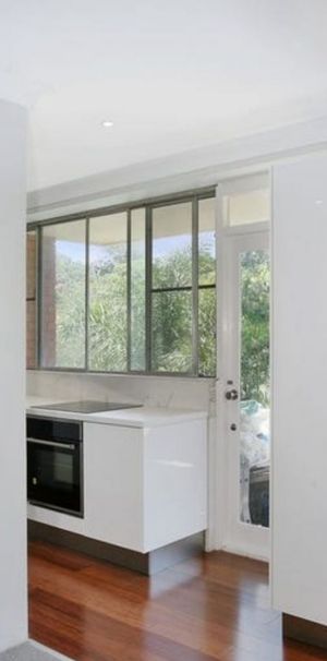 SPACIOUS 2 BED APARTMENT WALKING DISTANCE TO BRONTE PARK & BEACH - Photo 1