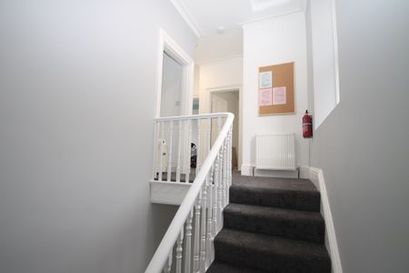 2 Bedroom | Flat 2, 46 Alexandra Road, PL4 7JT - Photo 3