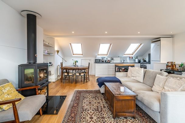 3 bedroom flat to rent - Photo 1