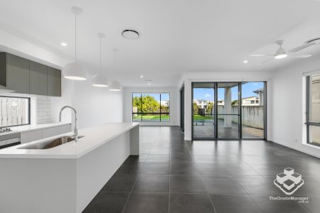 Brand New Waterfront Luxury Living with Pool in Hope Island - Photo 4