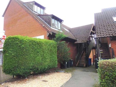 Frobisher Court, Old Hall, WA5 - Photo 4