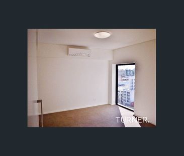 Great 2 Bedroom apartment in the heart of the city - Photo 1